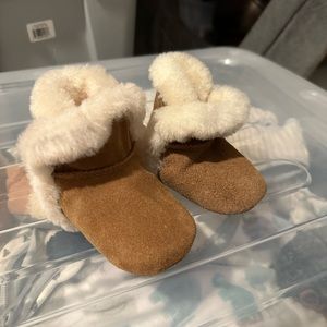 Baby Uggs - Size 2/3